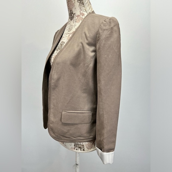 LOFT Taupe linen blend crop blazer size 6. - Picture 6 of 13